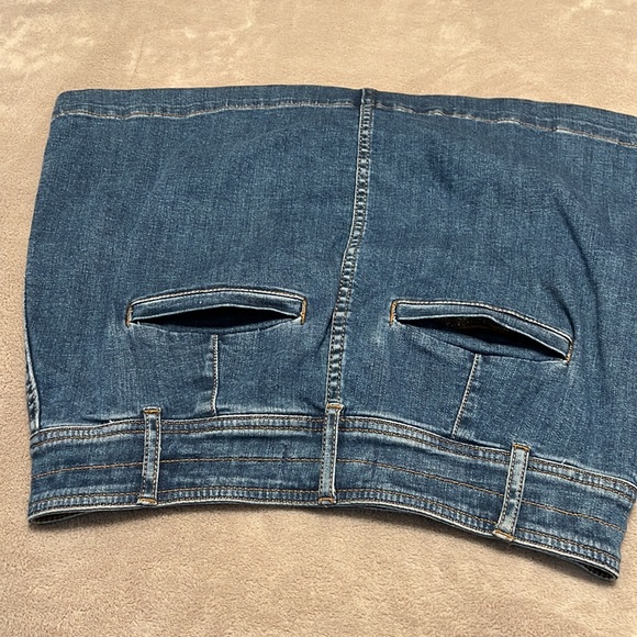 Madewell Stretch Denim A-Line Skirt with Patch Pockets - Picture 6 of 13